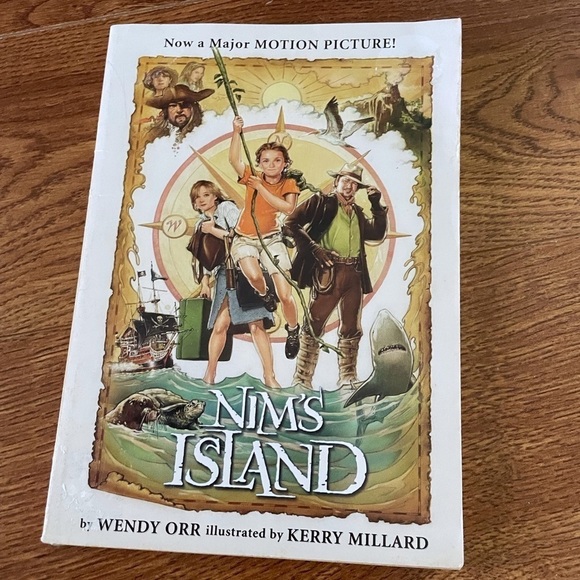 Nim’s Island by: Windy Orr paperback book - Picture 1 of 4